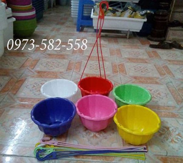 Chậu hoa treo bí ngô hàng rào ban công