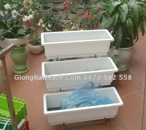 Vườn rau trên sân thượng kệ bậc thang 3 tầng chậu 67
